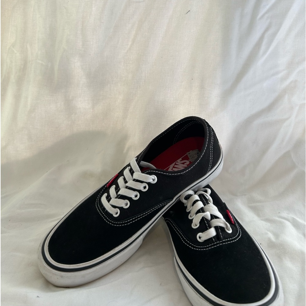 Van’s era skate shoes